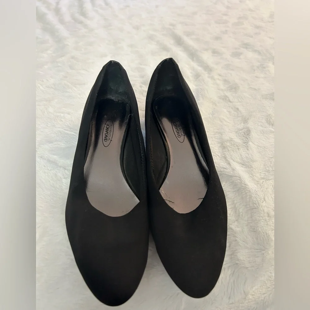 Joan & David Wedge Pumps Black low heel 8.5
